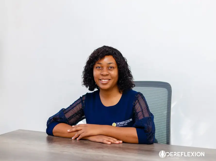 Dereflexion consultant at her desk ready to assist clients